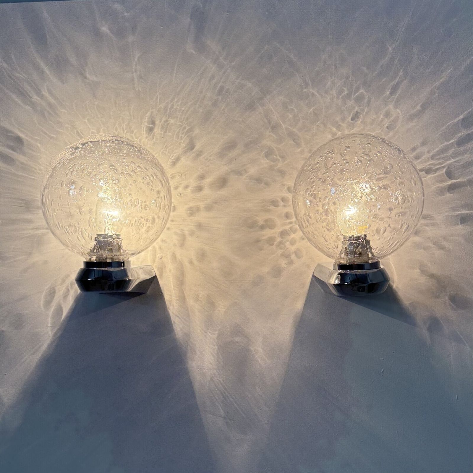 Lot de 2 appliques murales en verre bullé, Space Age, années 1970 photo for sale