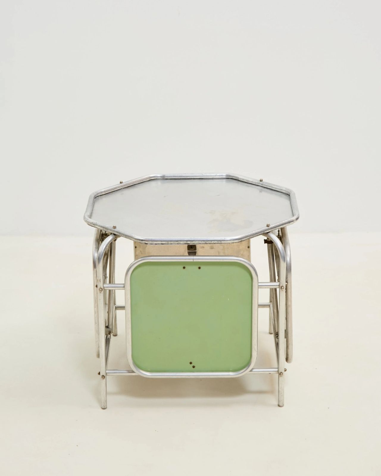 Pistachiokleurige picknicktafel, jaren 1950