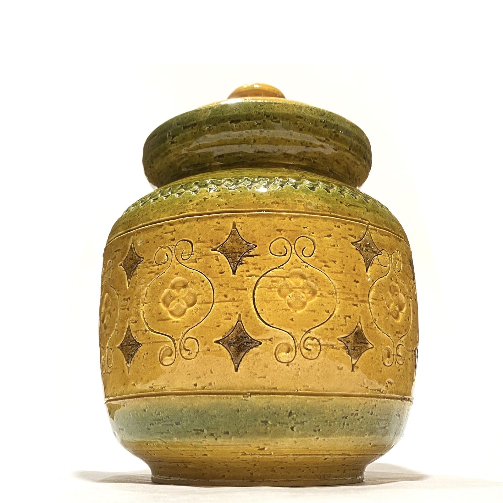 photo furniture Bitossi Arabesque grote pot met deksel van Aldo Londi, Italiaans aardewerk jaren 1960