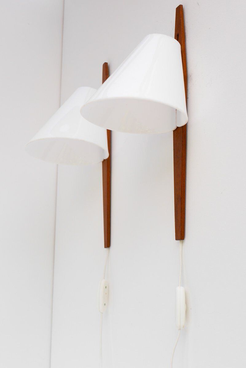 Mid-Century Modern Zweedse wandlampen in teak van Uno & Östen Kristiansson voor Luxus, 1975, set van 2. photo furniture