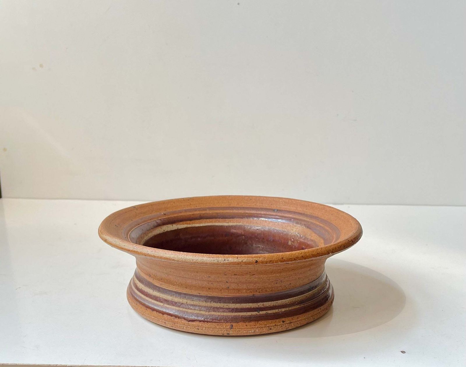 Plat en grès Tue Poulsen, glaçure spiralée, années 1970 photo furniture