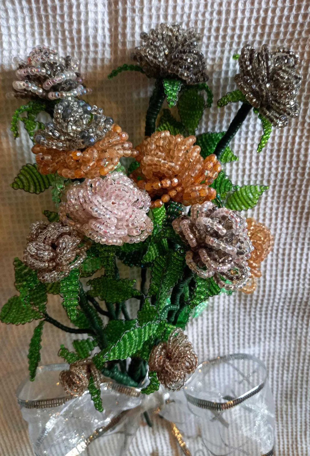 Frans kralenwerk: vintage rozen, handgemaakt photo furniture
