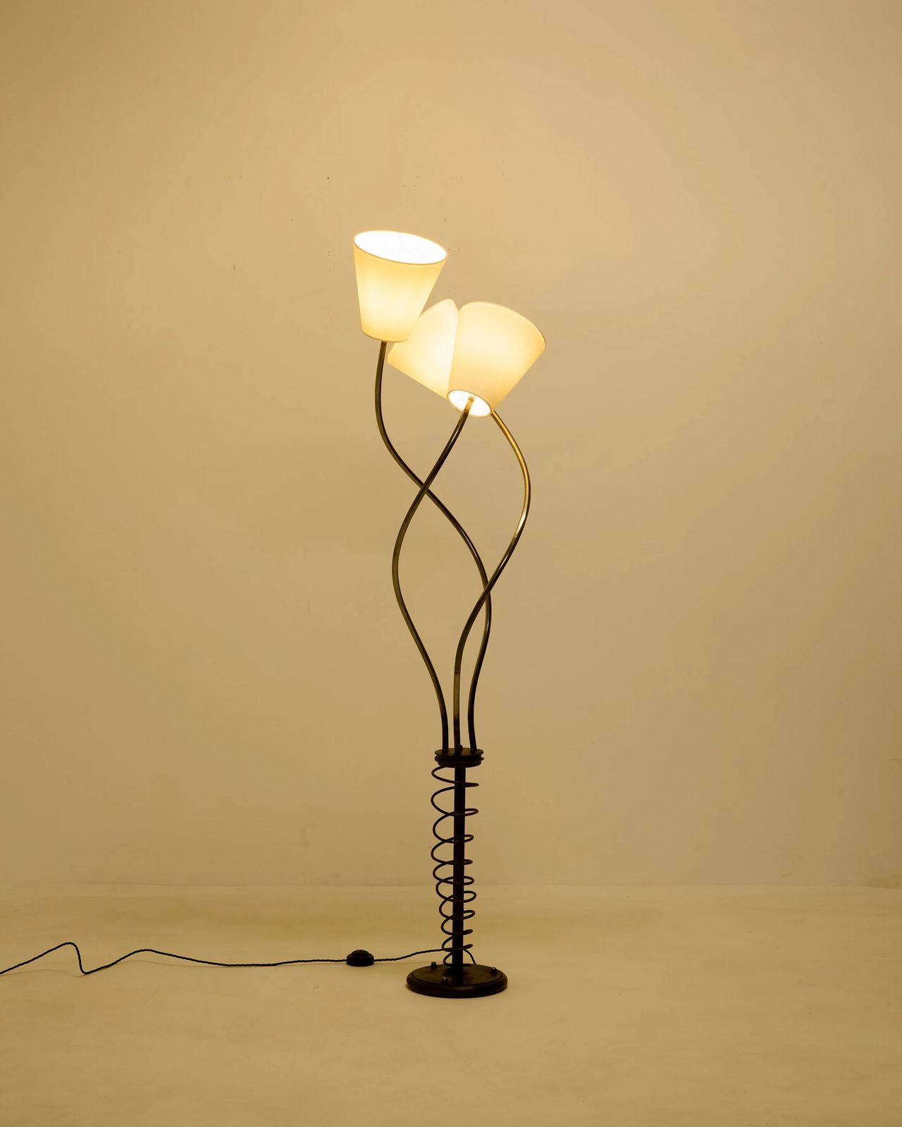 Triple Sprung Lamp, jaren 1980 photo Verlichting