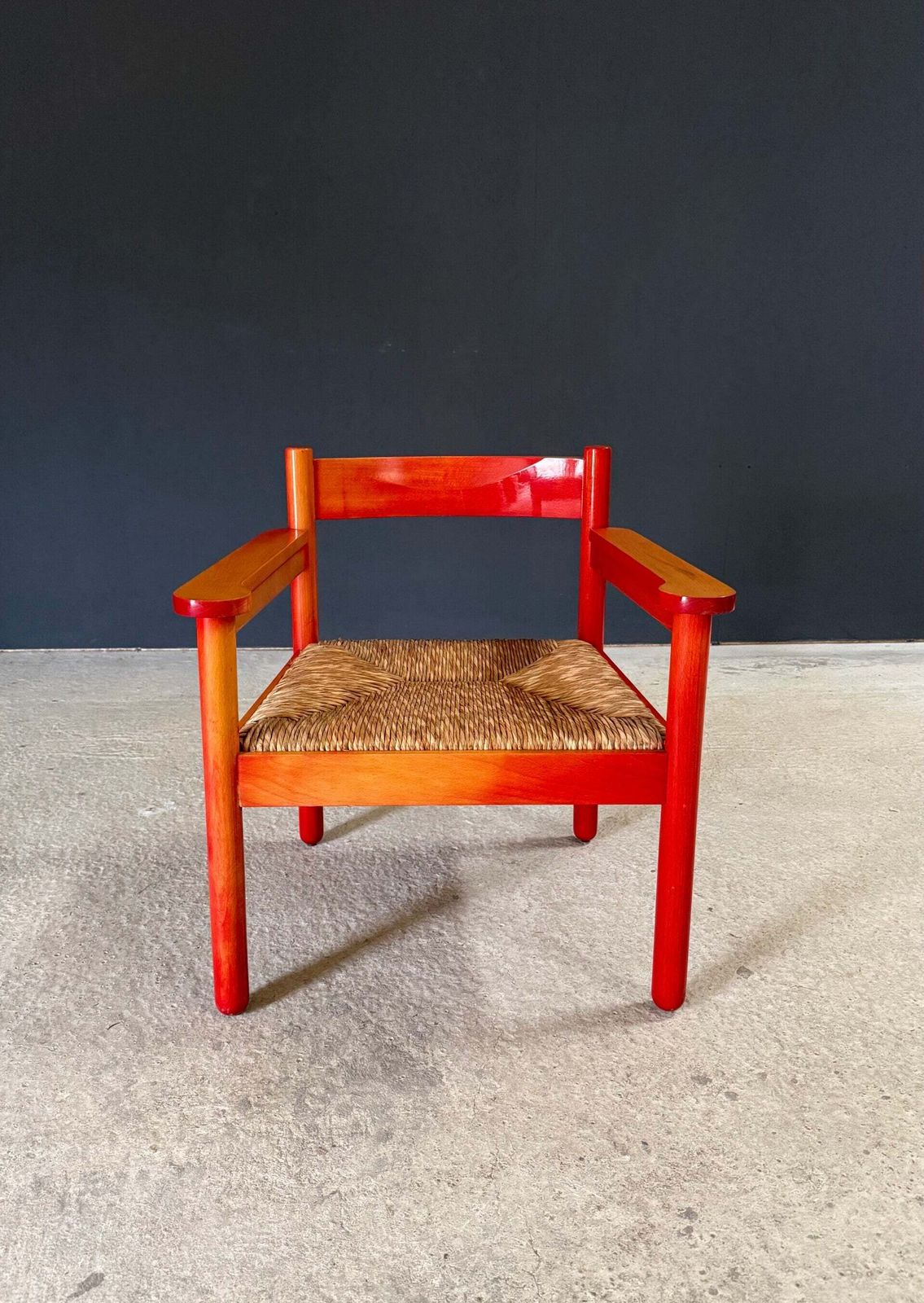 Mcm Design rode loungestoel van Vico Magistretti photo for sale
