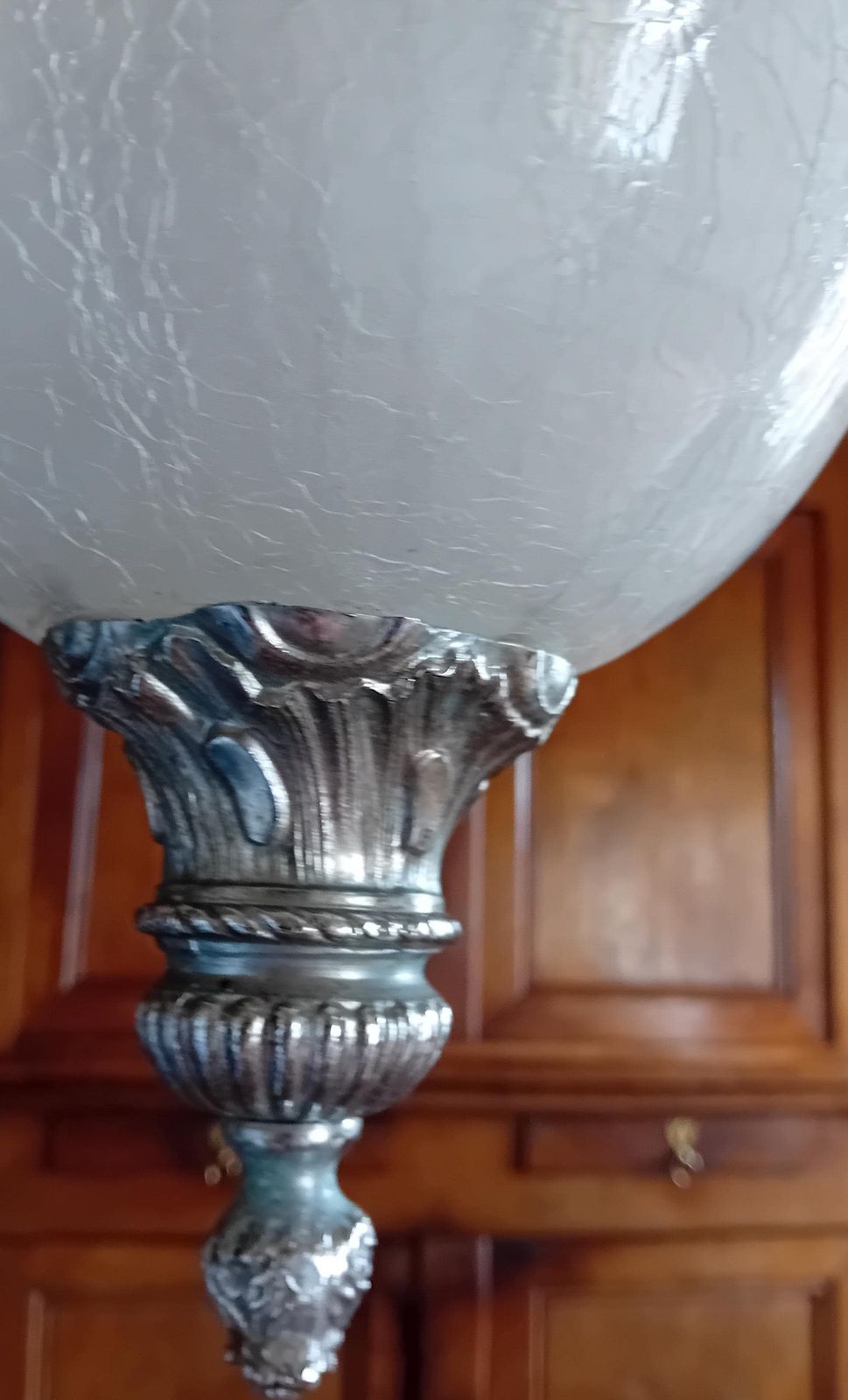 Suspension, lampe à guirlande décor blanc et argent. photo vinterior