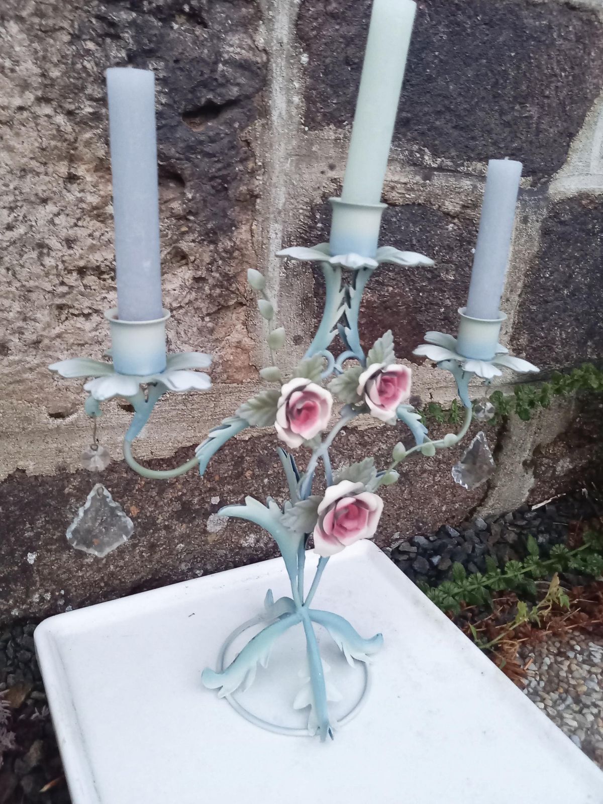 Chandelier toleware 3 branches, bleu canard aux roses. photo buy