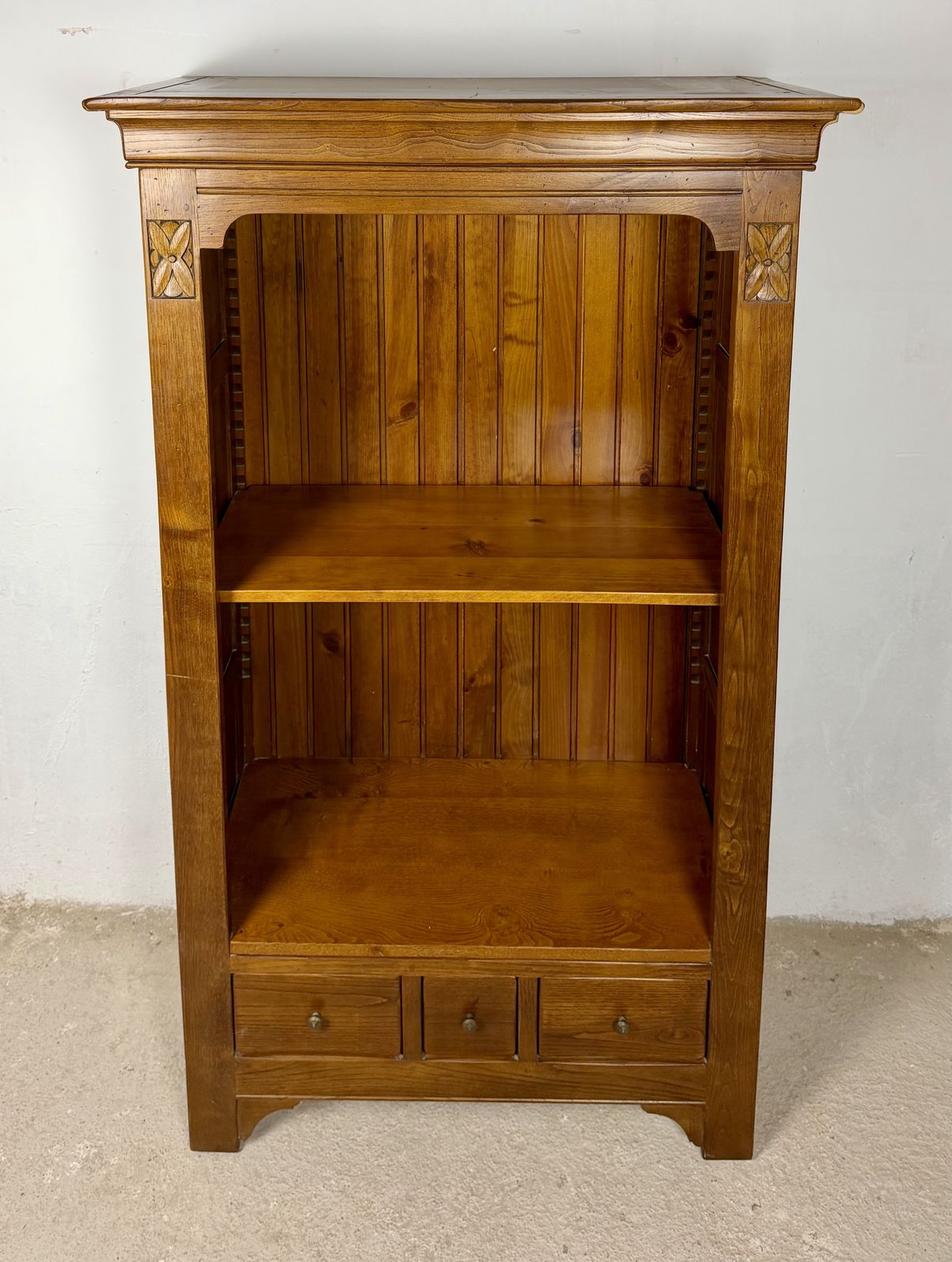 Spaanse eiken boekenkast met lades, ca. jaren 1950 photo furniture