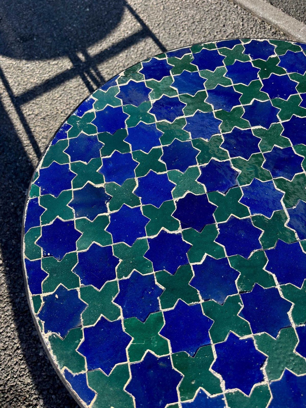 Marokkaanse Zellige Salontafel, Blauwgroene Mozaïektafel, Handgemaakte Ronde Tegels Bijzettafel, Moorse Sterdecoratie, Boho Meubel, 60 cm photo Meubels