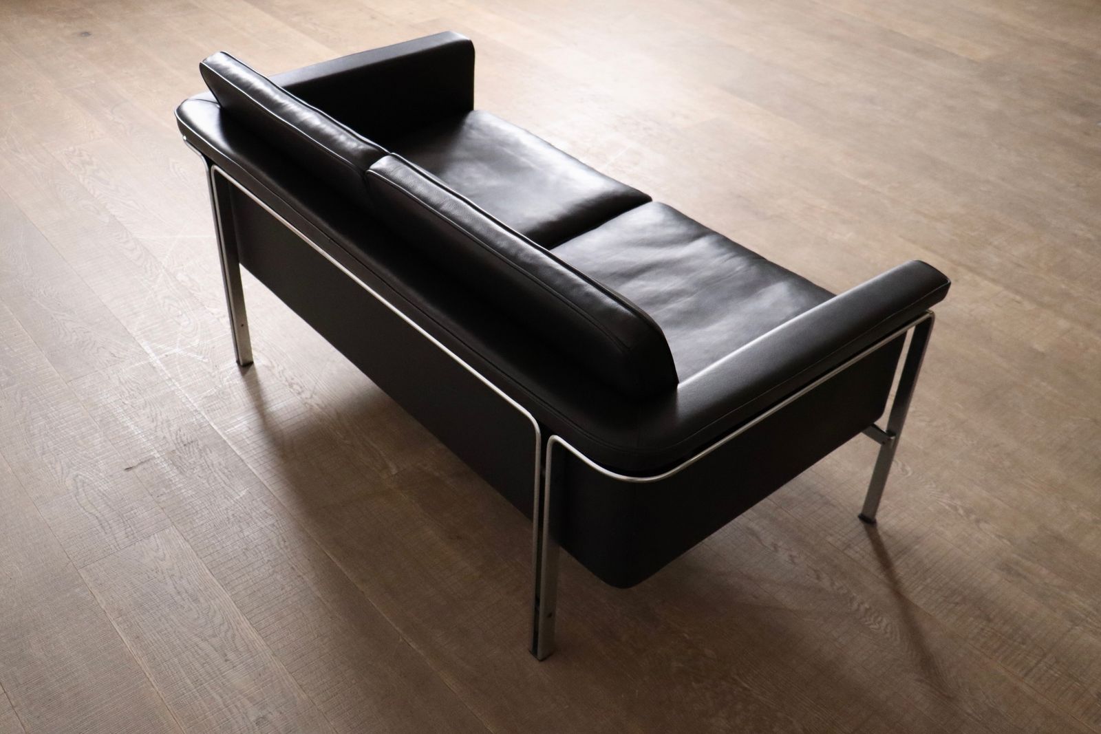 Horst Brüning Model 6912 tweezitsbank in zwart leer voor Kill International, Duitsland 1967 photo furniture