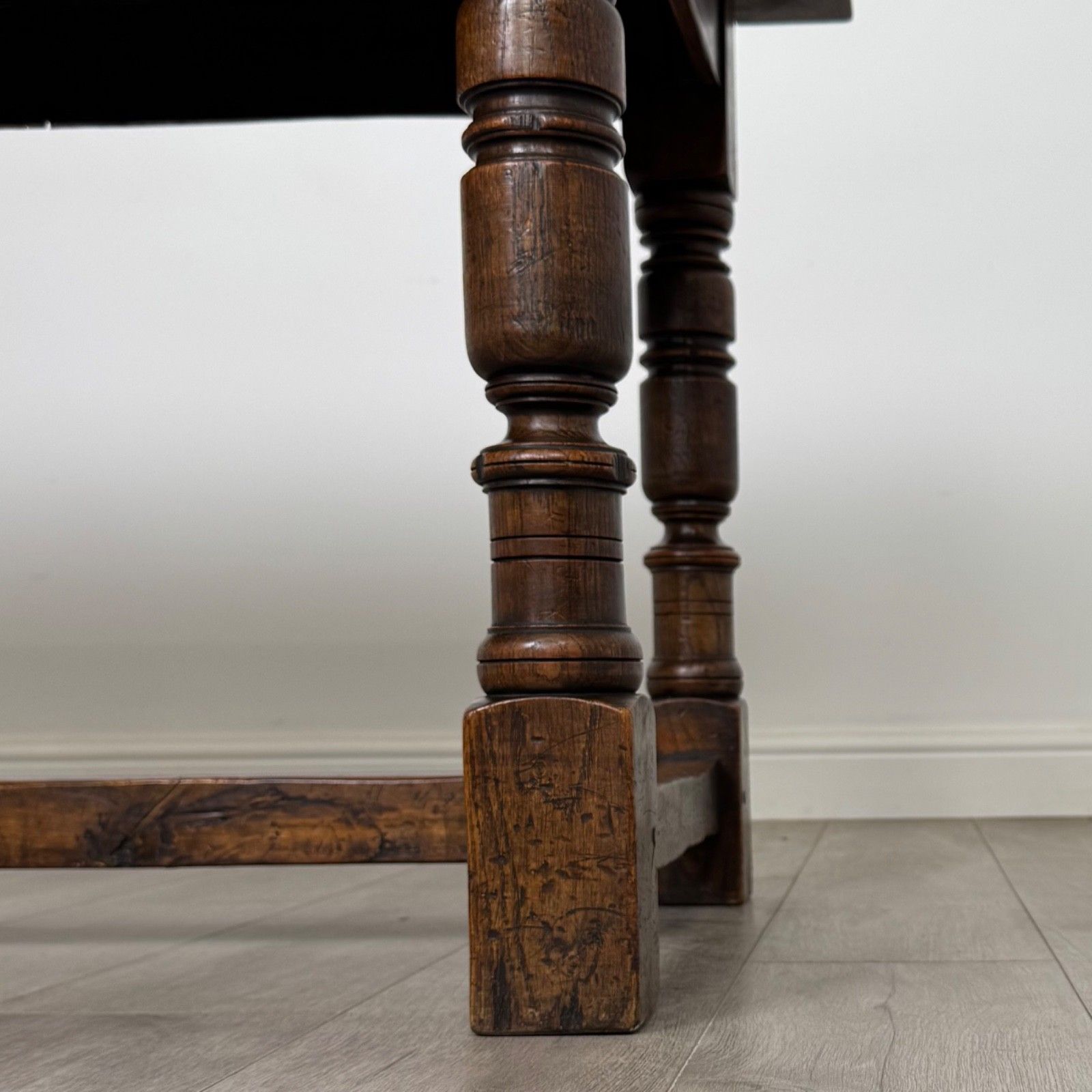 Antique Carved Oak Dining Table | Turned Legs | Af 6395 photo vinterior