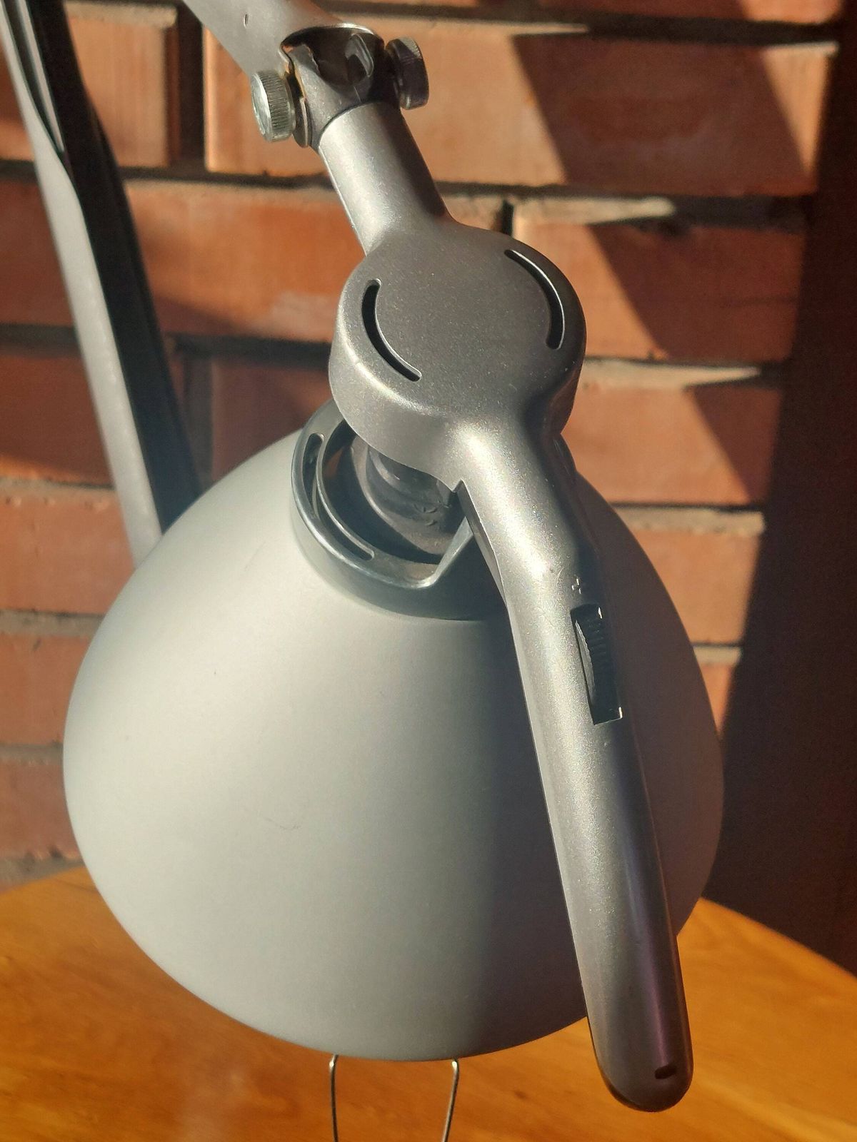 Architectenlamp, Luceplan Fortebraccio van Alberto Meda, Paolo Rizzatto, Italiaanse designer anglepoise tafellamp, Italië, jaren 90 photo Verlichting