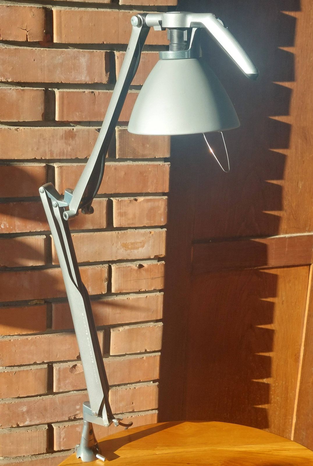 photo for sale Architectenlamp, Luceplan Fortebraccio van Alberto Meda, Paolo Rizzatto, Italiaanse designer anglepoise tafellamp, Italië, jaren 90