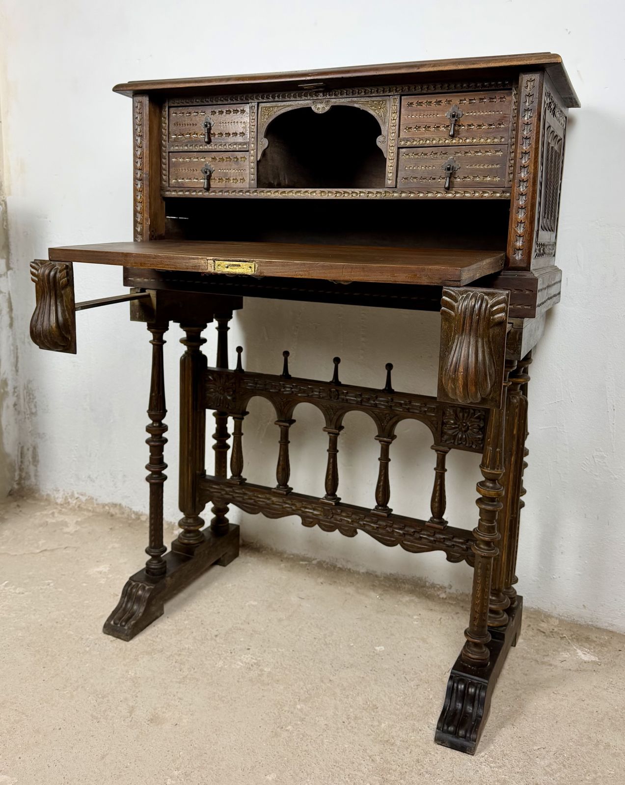 Spaanse Bargueño van Gesneden Hout met Figuratieve Decoratie photo buy
