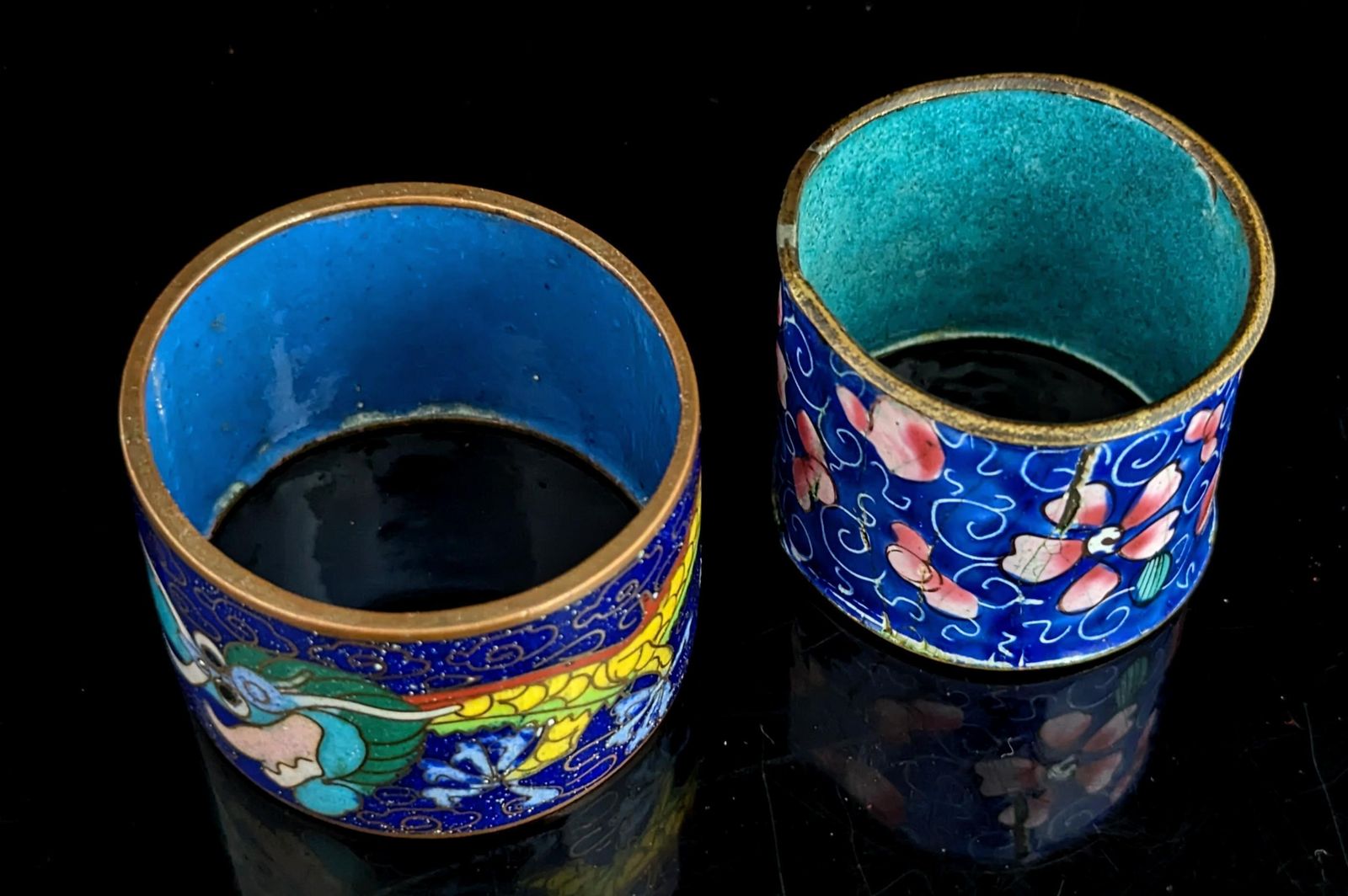 Ronds de serviette d'époque chinois en émail cloisonné, paire, dragon et fleurs photo vinterior