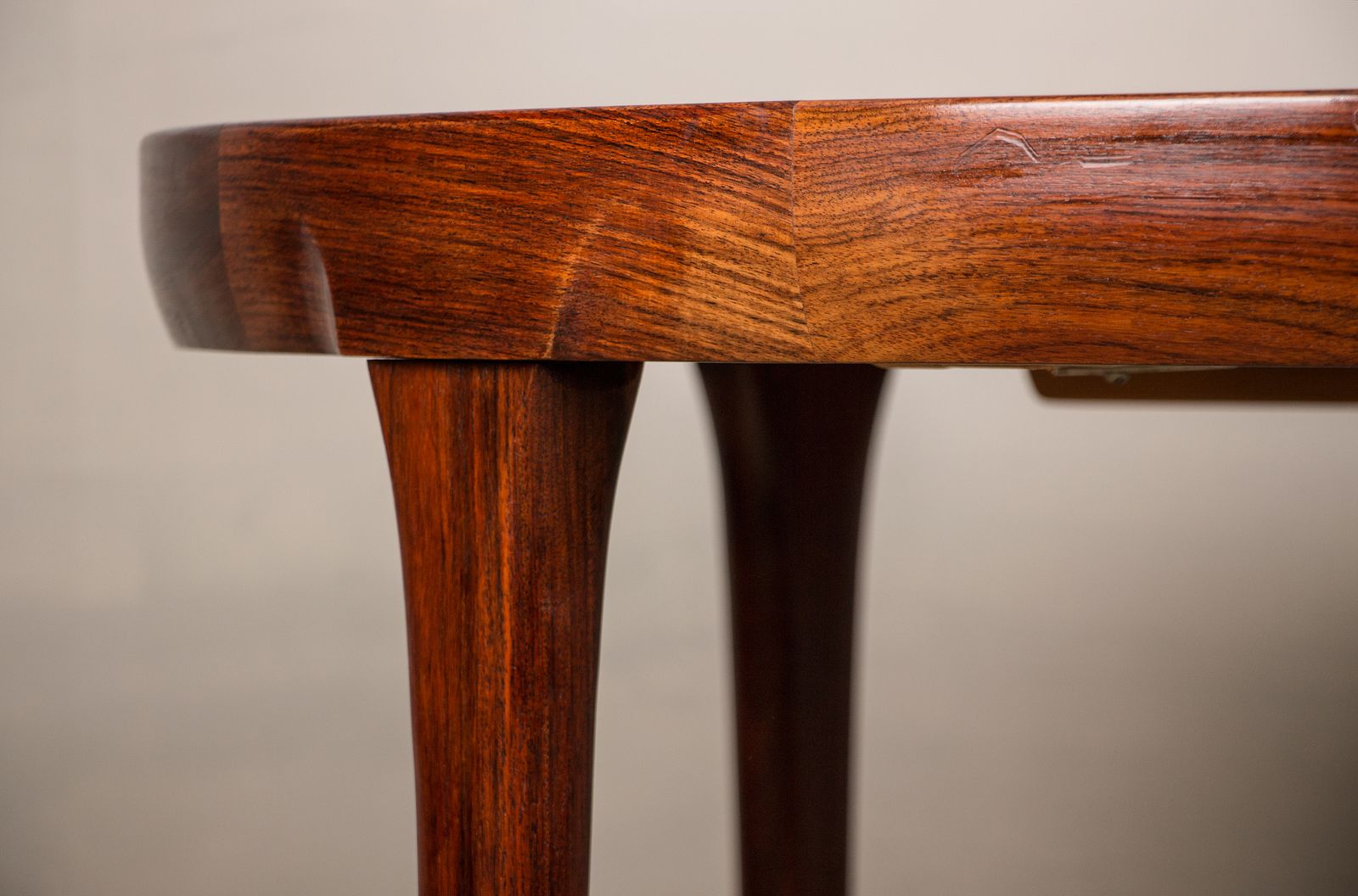 Danish Extendable Dining Table In Rosewood By Ib Kofod Larsen For Faarup Mobelfabrik 1960. photo Furniture