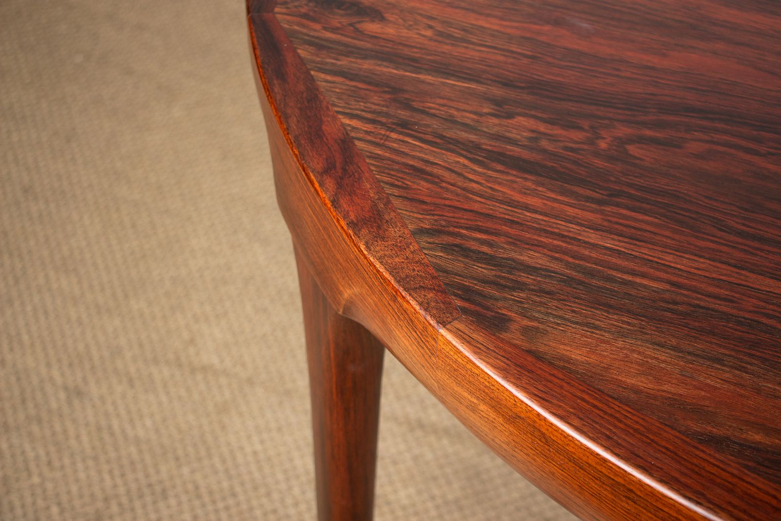 Danish Extendable Dining Table In Rosewood By Ib Kofod Larsen For Faarup Mobelfabrik 1960. photo vintage