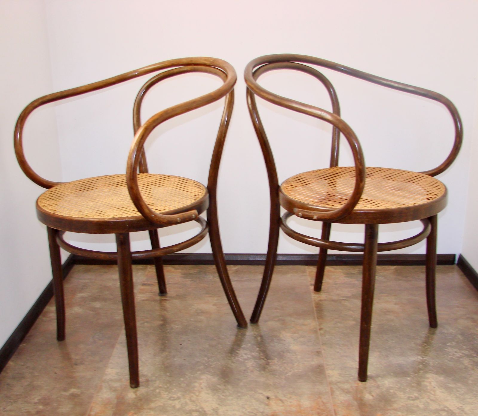 photo furniture Een paar Thonet B9/209 fauteuils, nr. 209, Radomsko, jaren 1960.