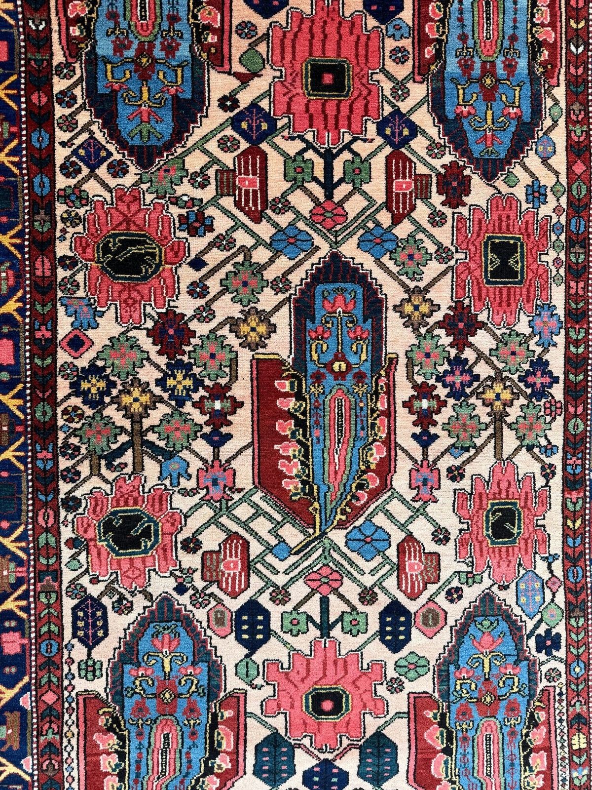 photo buy Antiek Bakhtiar tapijt 2,08 m x 1,43 m