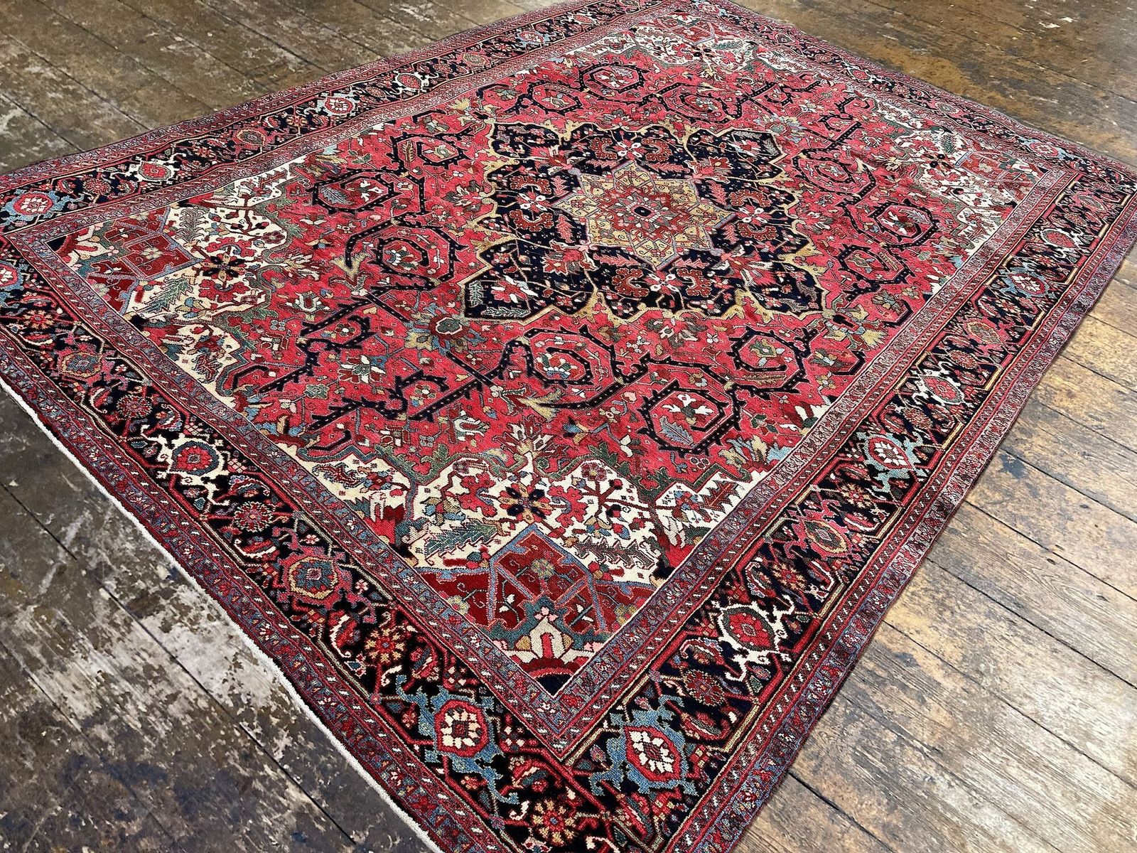 Antique Heriz Carpet 3.68m X 2.65m photo vinterior