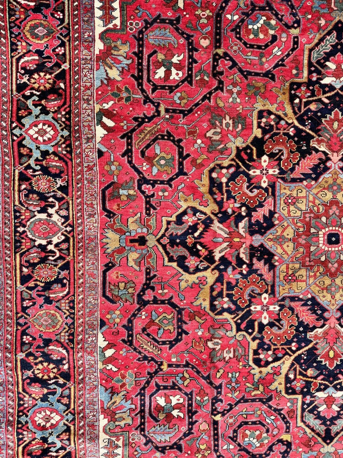 photo vinterior Antique Heriz Carpet 3.68m X 2.65m
