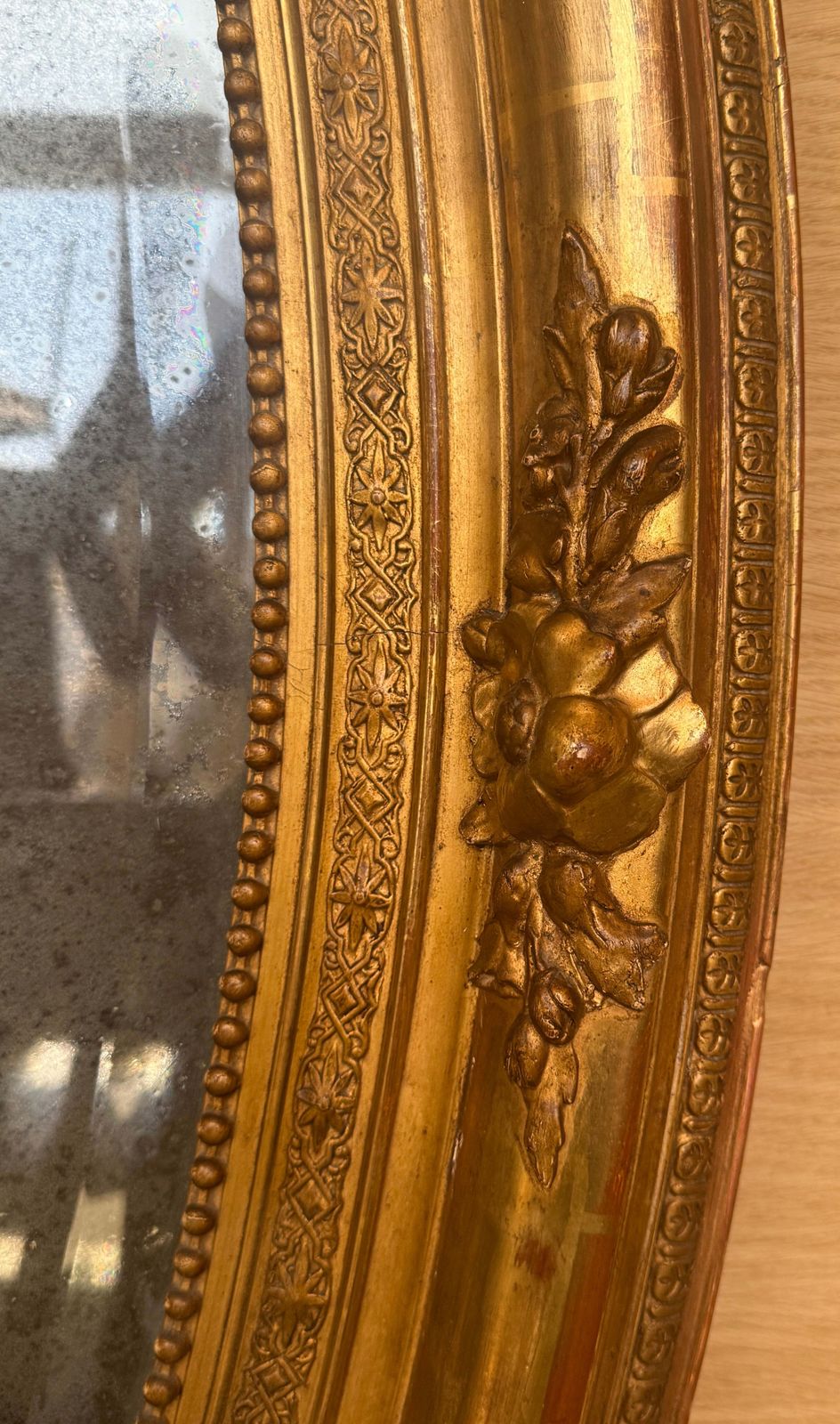 19th Century European Giltwood Oval Heraldic Mirror With Coat Of Arms photo vinterior