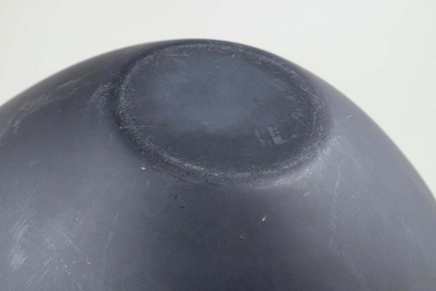 Hermann Krenchel, Denemarken. Metalen "Krenit" schaal met zwart en geel email. photo Woonaccessoires