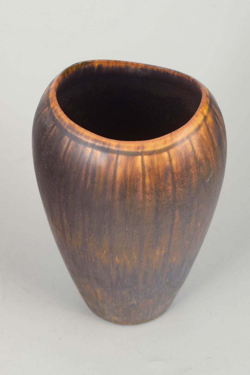 Vase en grès Rörstrand à glaçure coulante brune et ambrée, par Gunnar Nylund photo furniture