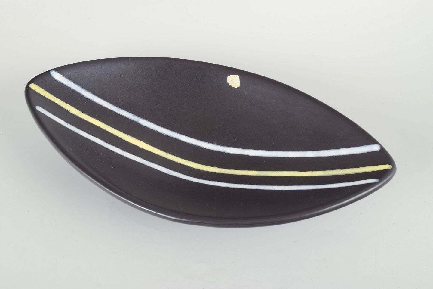 Coupe en céramique Upsala-Ekeby « Trio » aux lignes graphiques, par Hjördis Oldfors, années 1960 photo furniture
