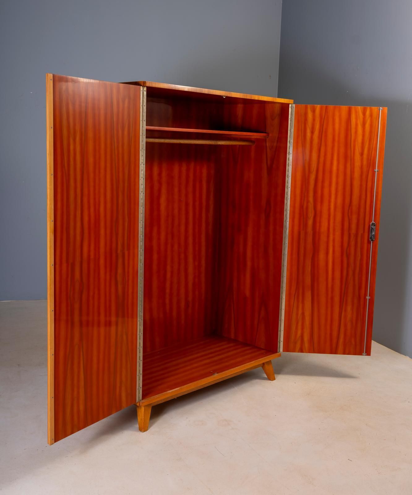photo vintage Vintage Mid Century Wardrobe Cabinet, Burl Wood Veneer, Czechoslovakia, 176 × 116 × 58 Cm