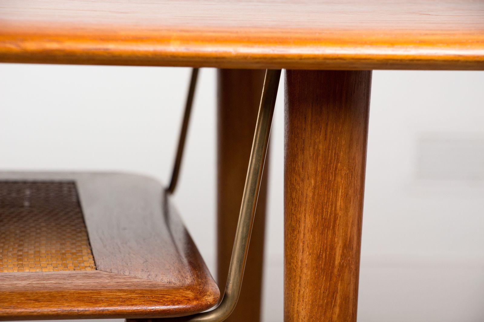photo for sale Table basse danoise à deux plateaux en teck et cannage, modèle FD 516, par Peter Hvidt et Orla Mølgaard pour France & Søn, 1965.