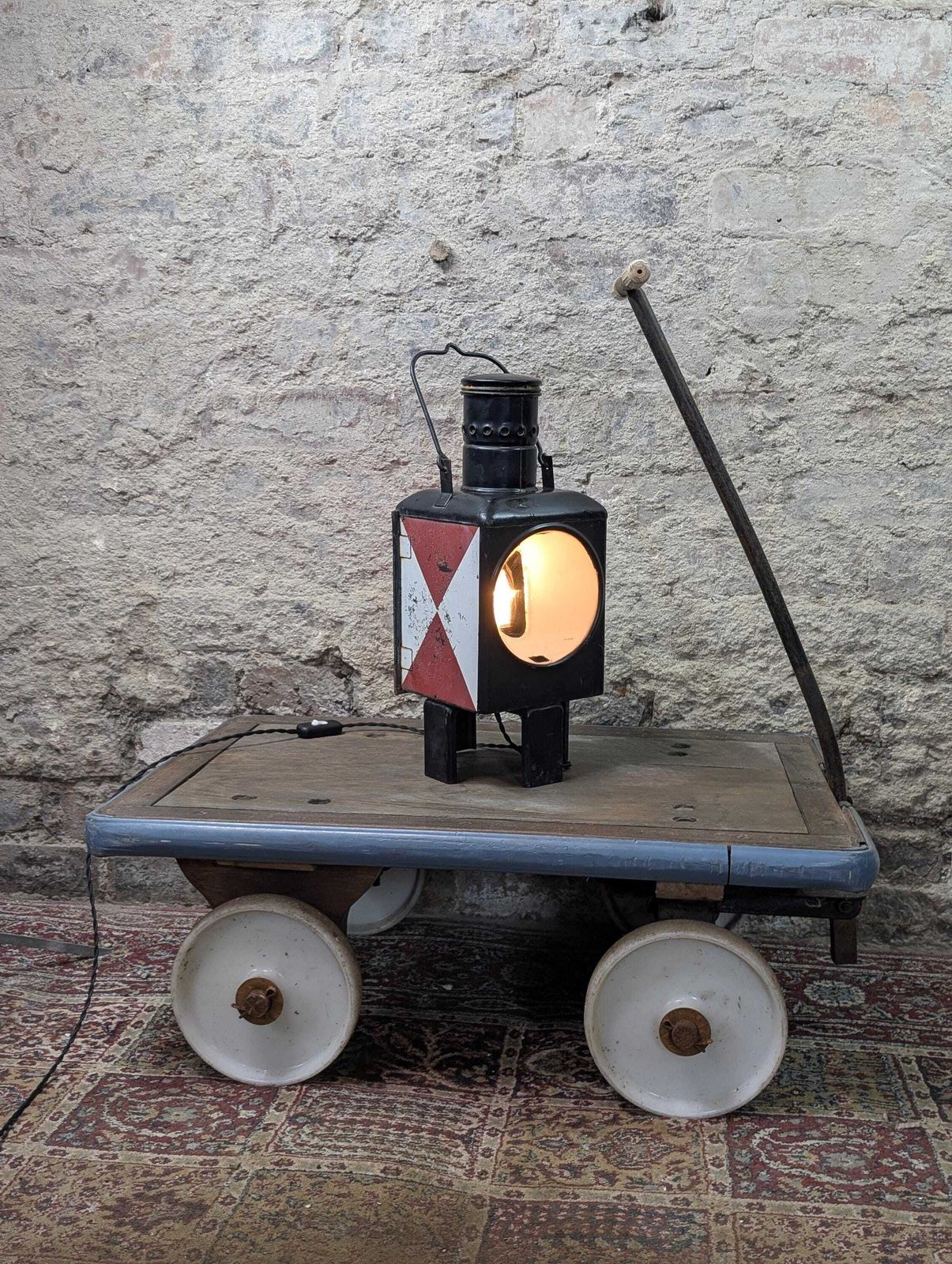 Duits eindseinsignaal jaren 1980, omgebouwd tot accentlamp, vintage spoorwegdecor