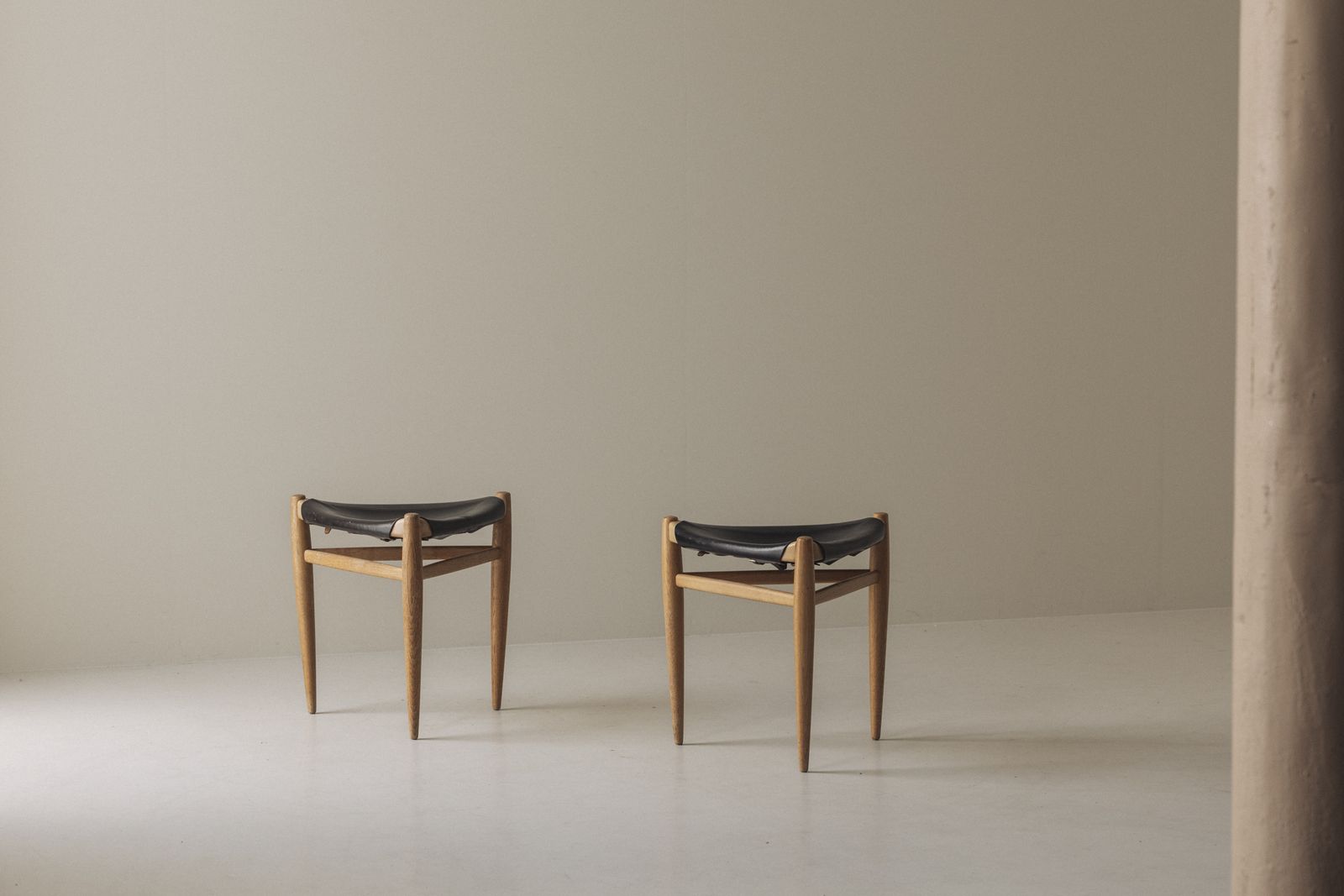Rare Tripod Stool In Leather By Uno & östen Kristiansson For Luxus, Sweden 1960s