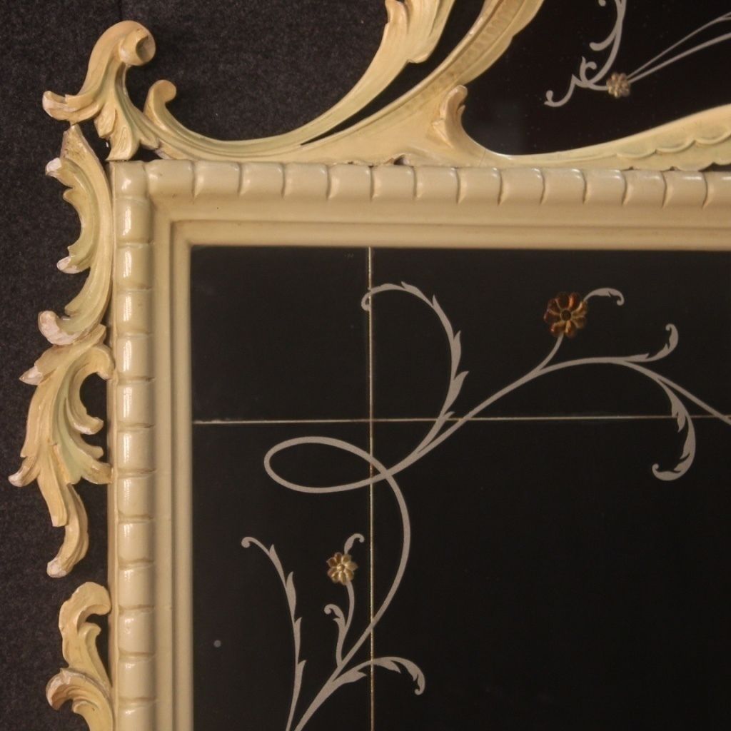 photo furniture Miroir italien laqué à décors floraux, XXe siècle