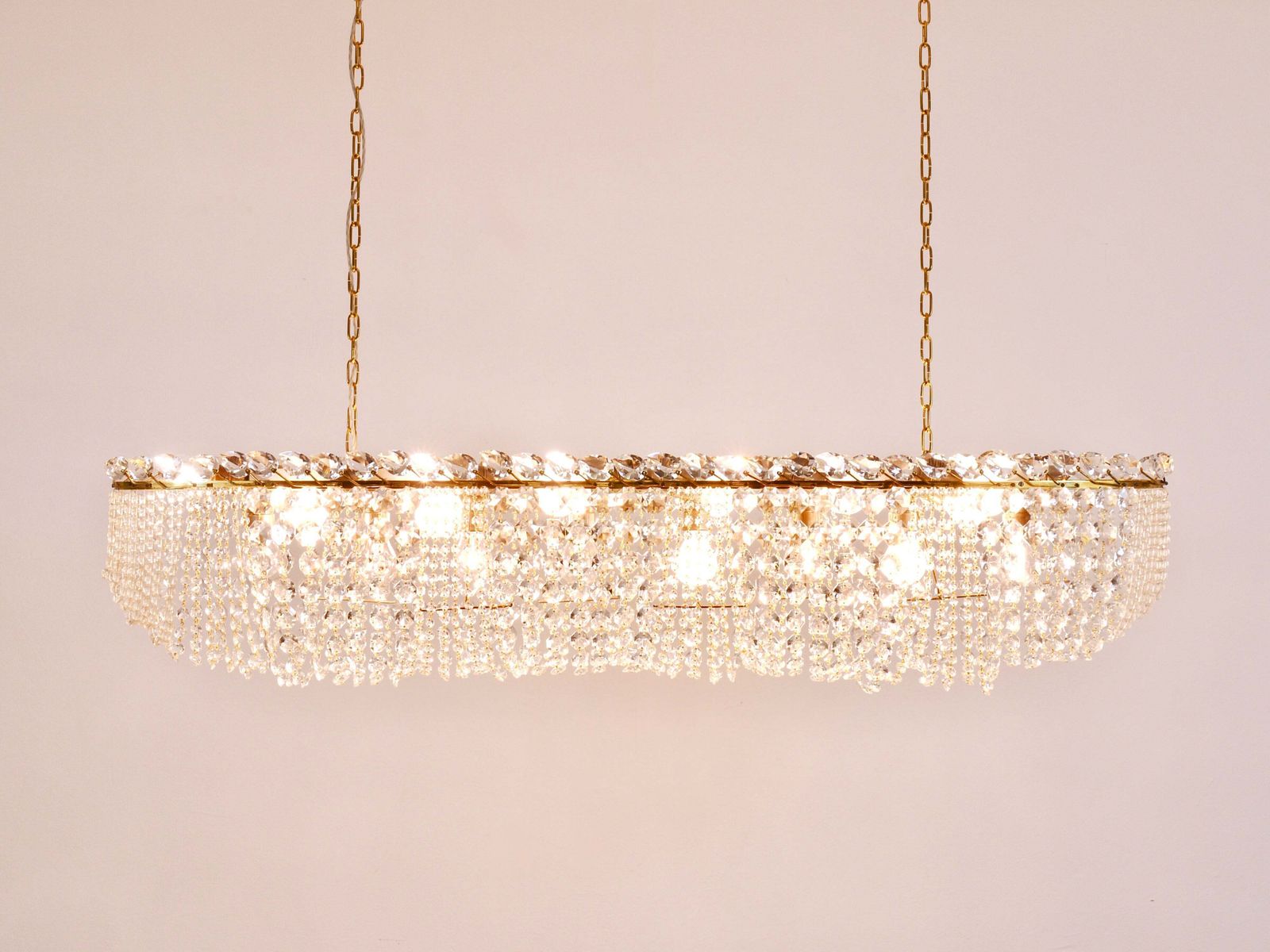 photo for sale J.T. Kalmar Josef Frank 58" Zeppelin kristallen en messing hanglamp, Wenen, ca. jaren 1950