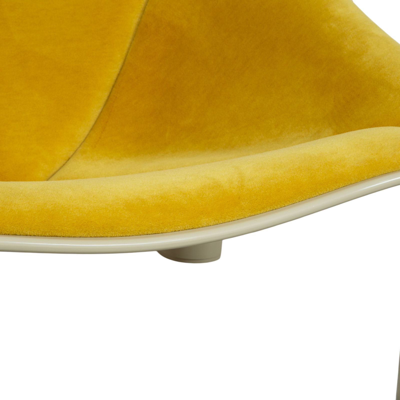 Fauteuil Gubi F300 en tissu jaune, coque crème photo for sale