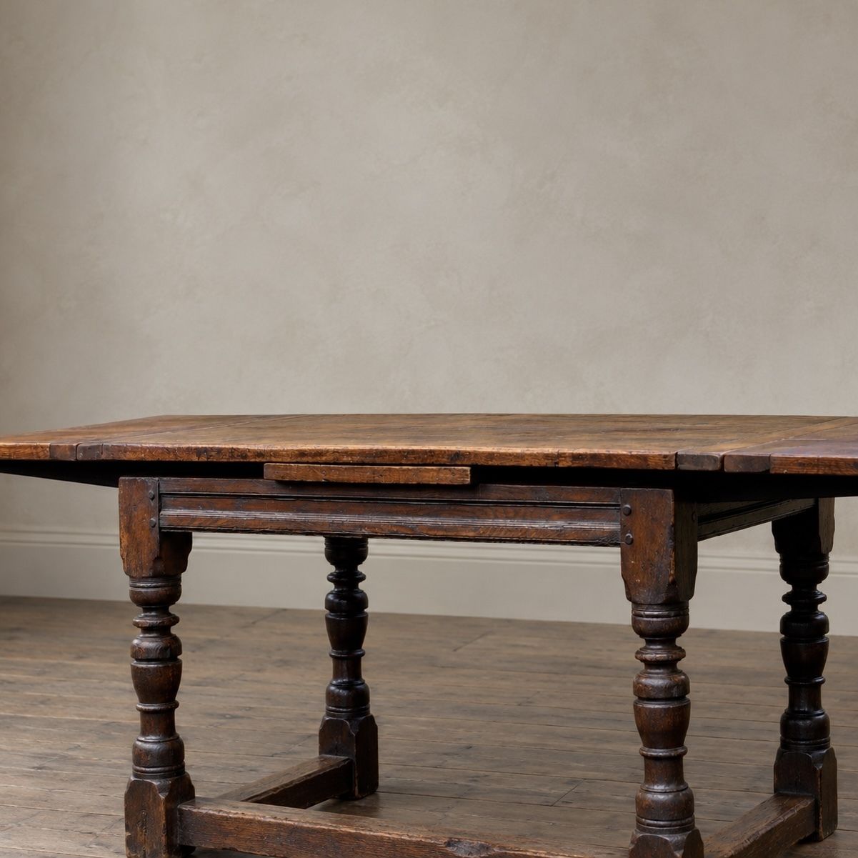 photo vintage 17th Century Oak Draw Leaf Extending Dining Table