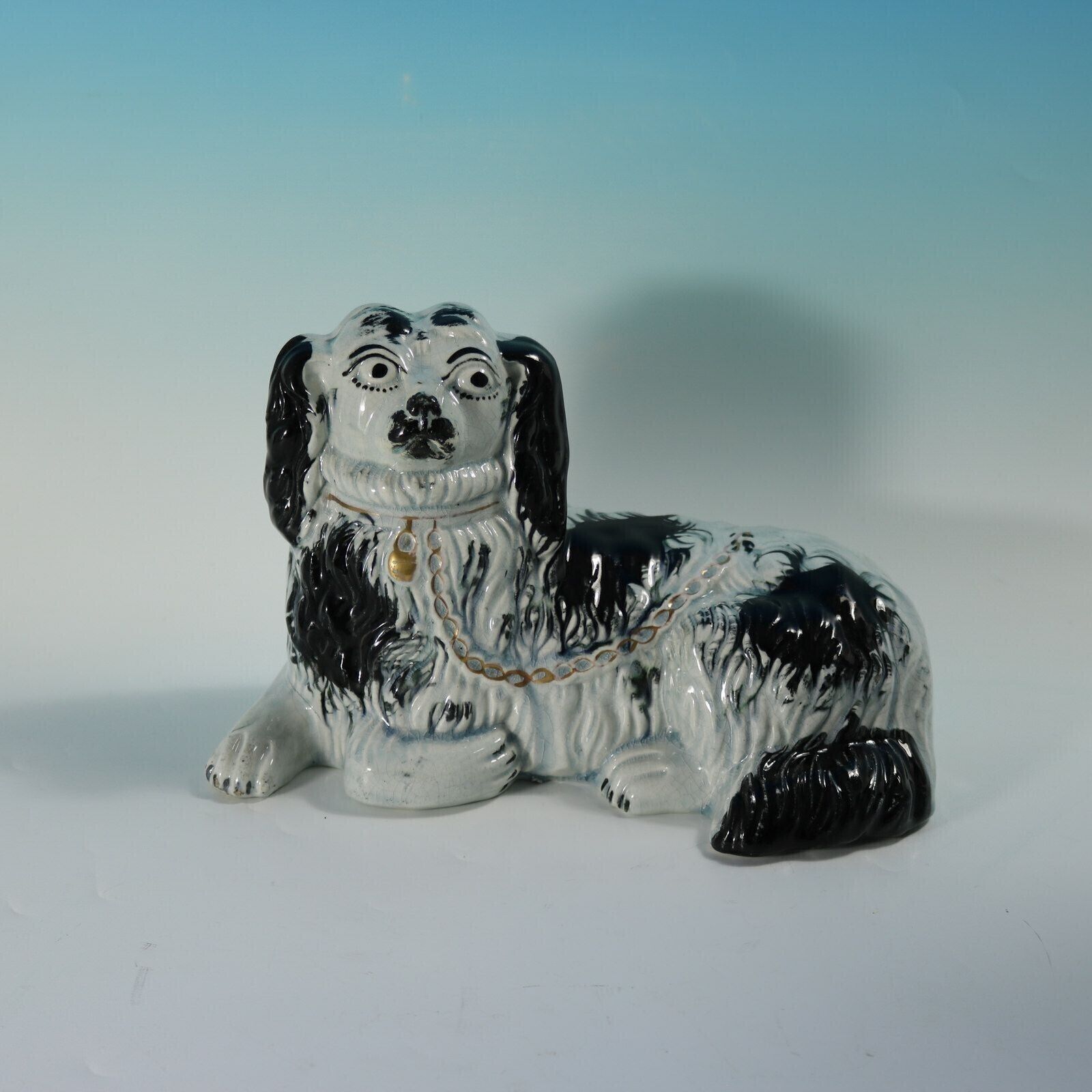Zeldzame Staffordshire Pottery liggende spaniël