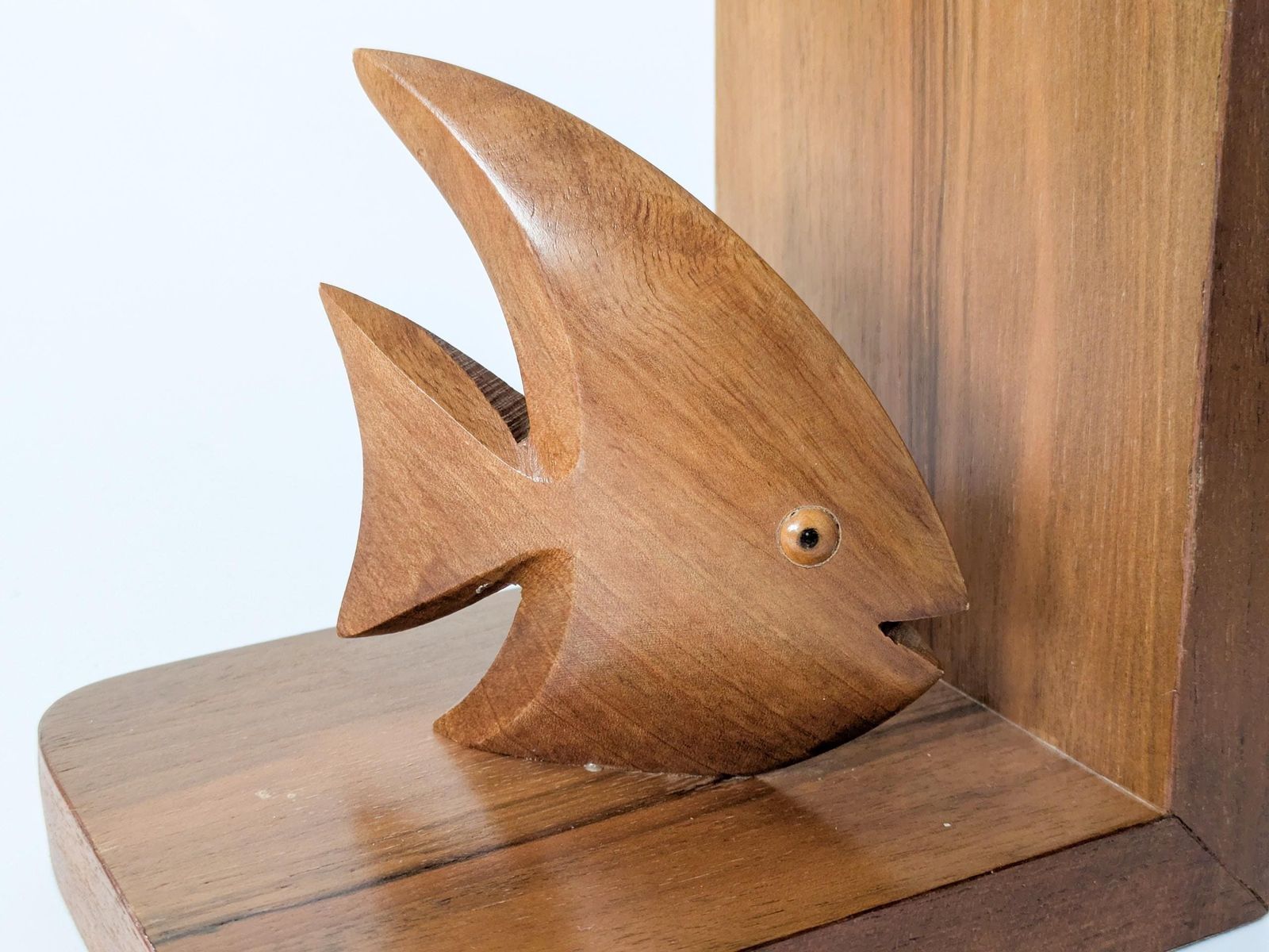 Vintage jaren 1960 MCM Teak Fish Bookends Pair Carved Wood Angelfish Bookshelf Decor photo buy