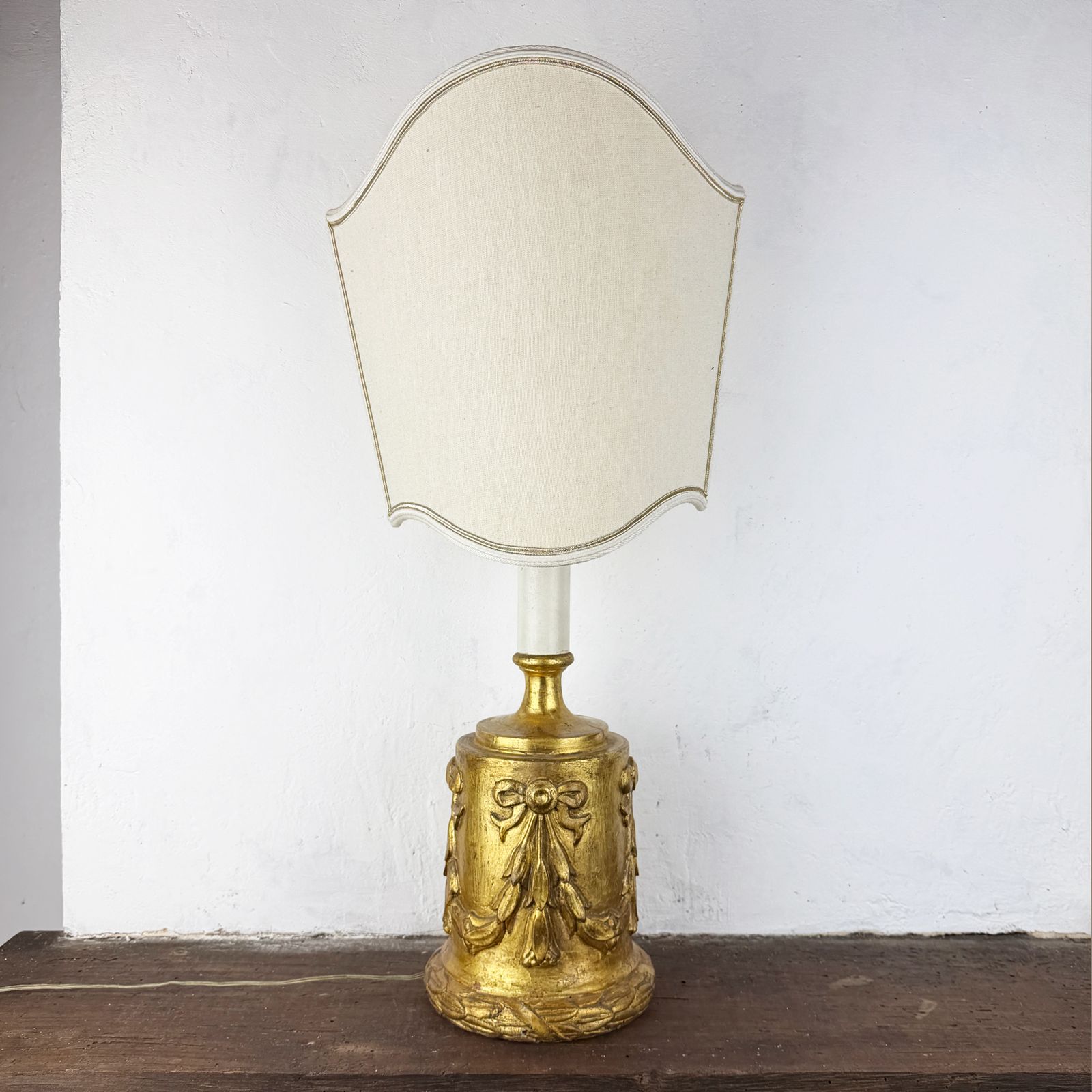 Vintage Toscaanse tafellamp, 19e eeuw, gesneden hout, architecturaal sloopmateriaal