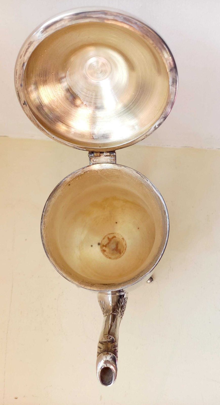 photo furniture Cafetière en métal argenté, art de la table hôtelier, France