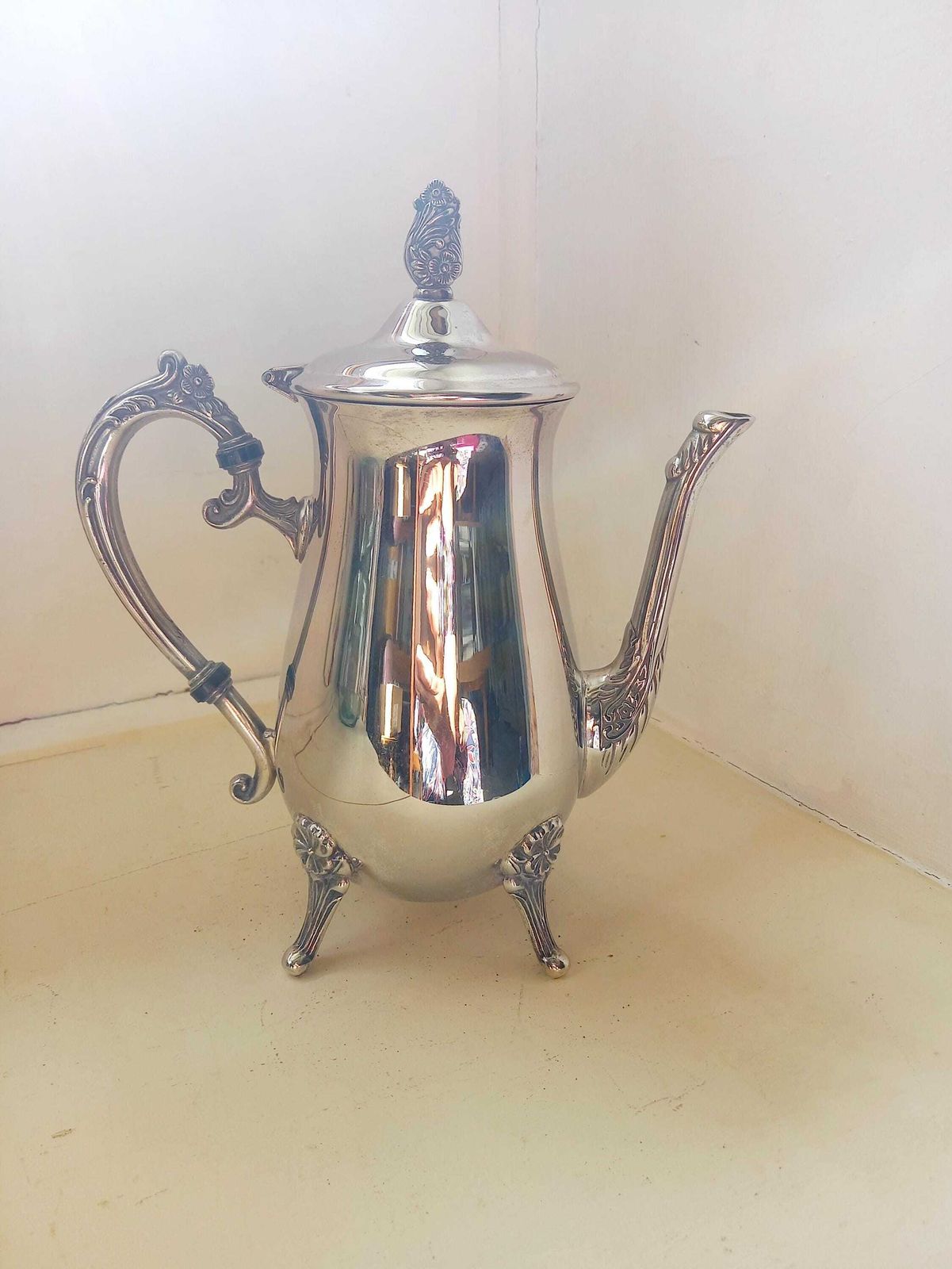 photo for sale Cafetière en métal argenté, art de la table hôtelier, France
