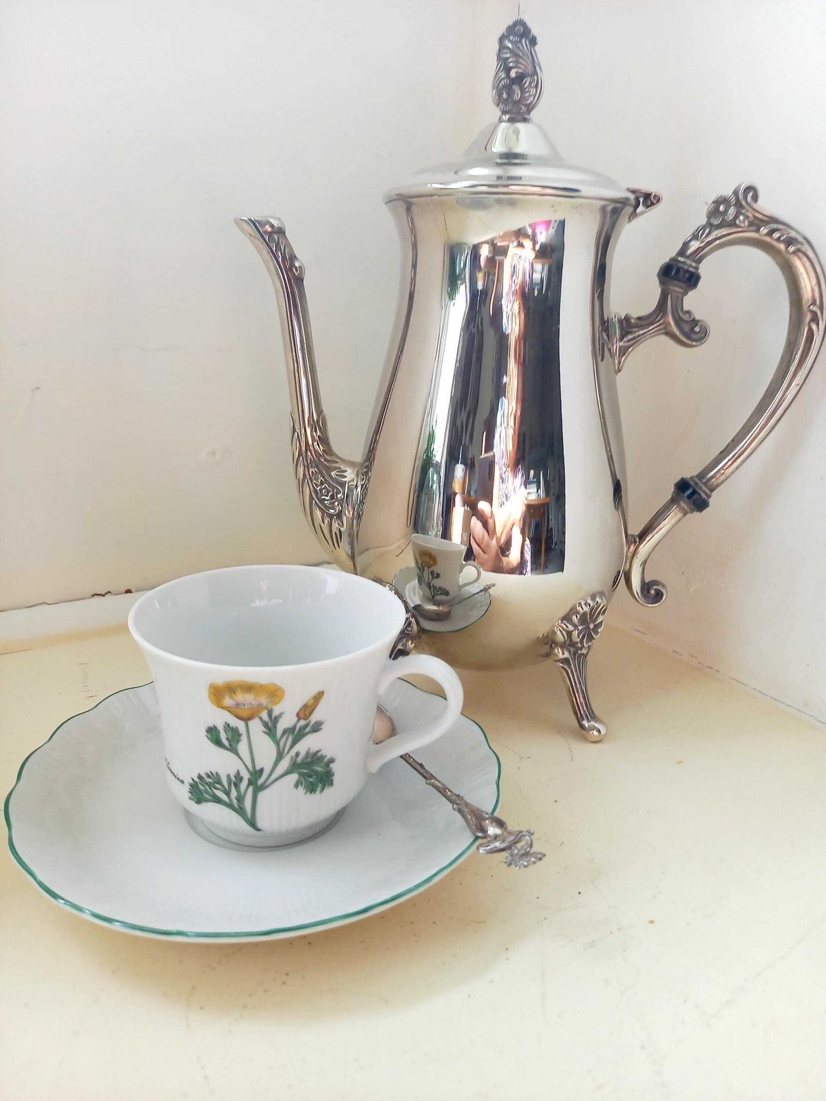 121.0 Cafetière en métal argenté, art de la table hôtelier, France photo