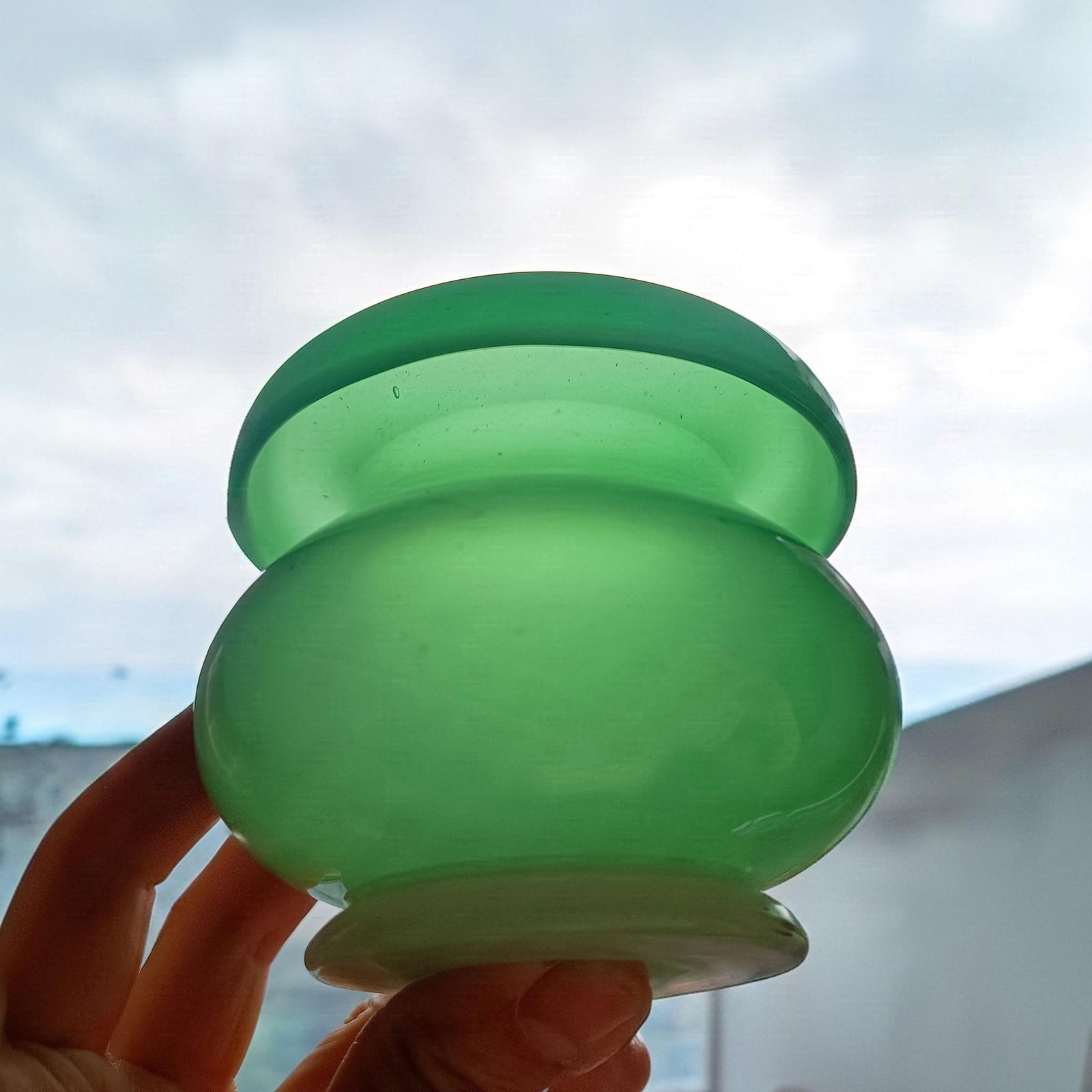 Antiek Engels opalineglas vaas, Stevens & Williams Alabaster Series, jadegroen photo 75.0