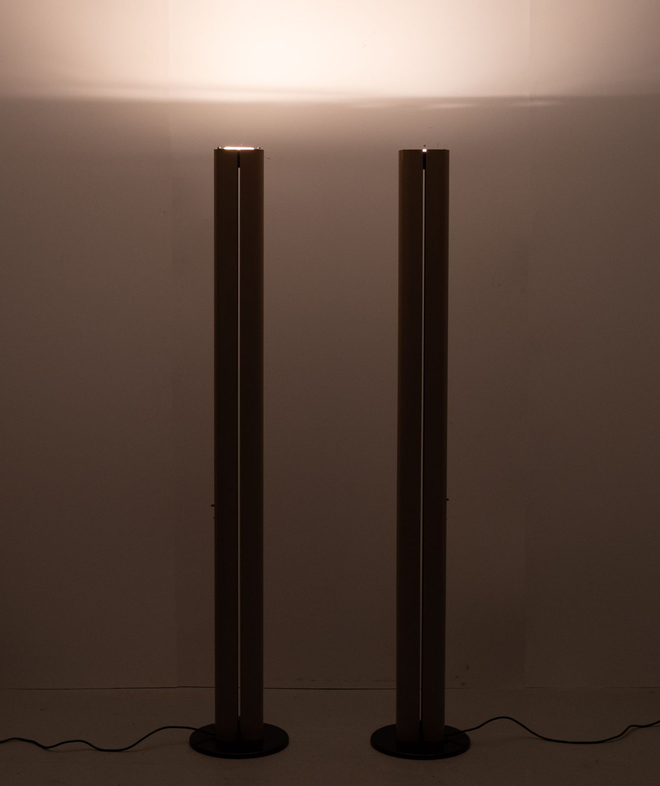 Paar Megaron Terra vloerlampen van Gianfranco Frattini voor Artemide, Italië, ca. jaren 1970 photo buy