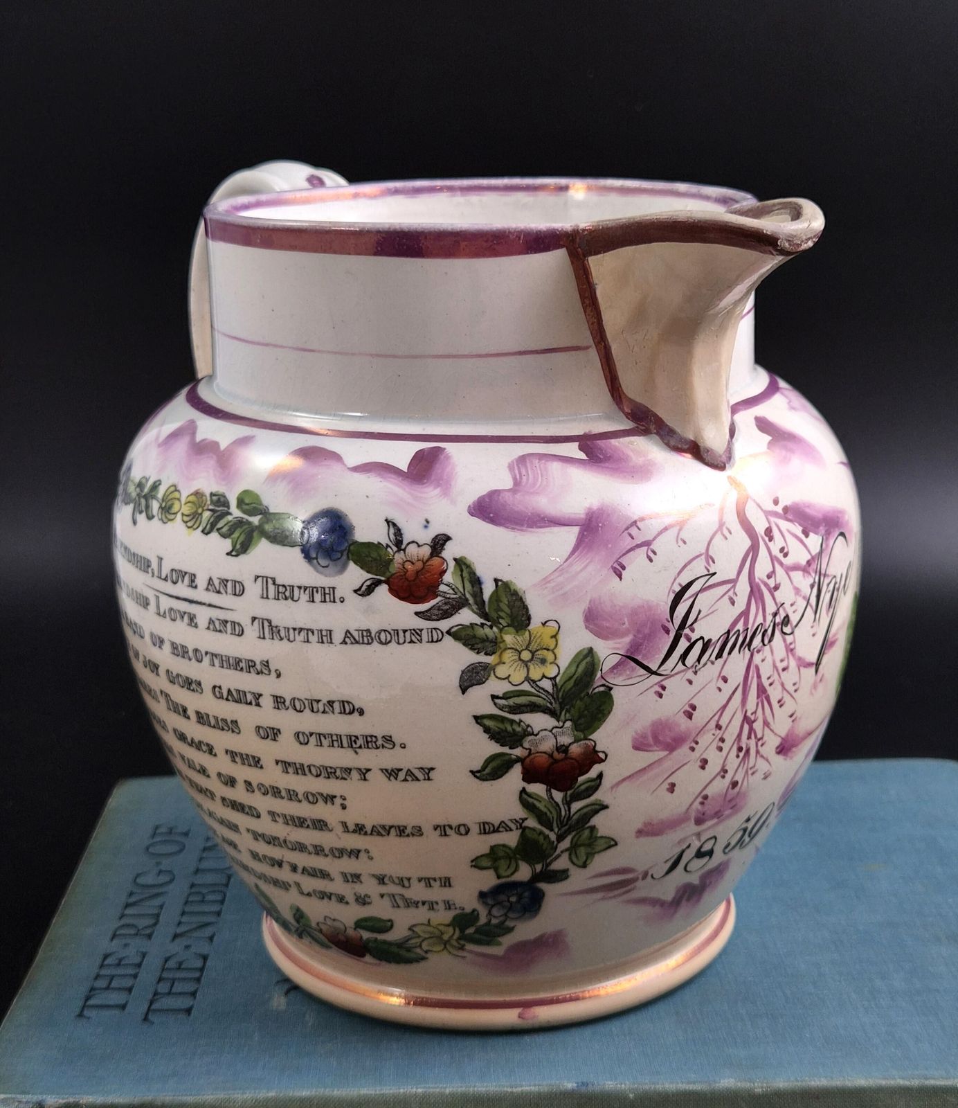 Sunderland roze spat-lustre kan, Iron Bridge over de Wear, met naam en datum 1859 photo 350.0