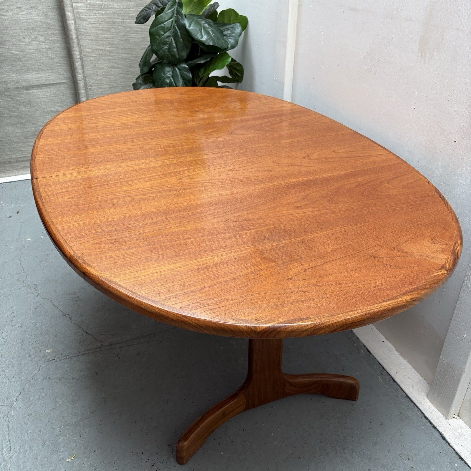Midcentury G Plan “Fresco” Oval Extending Teak Whale Tail Dining Table C.1960s photo for sale