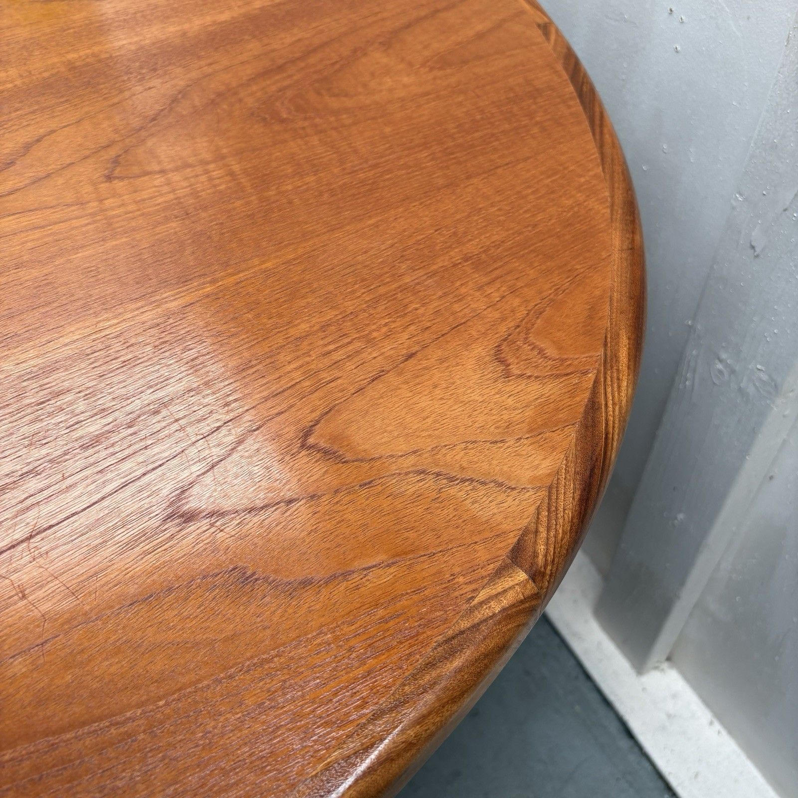 photo vinterior Midcentury G Plan “Fresco” Oval Extending Teak Whale Tail Dining Table C.1960s