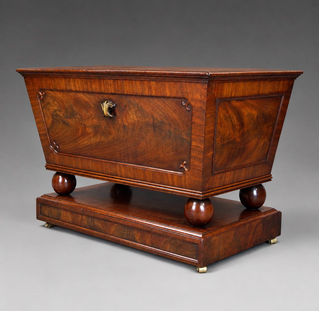 Uitzonderlijke Regency wijnkoeler in vlammenig mahonie photo furniture