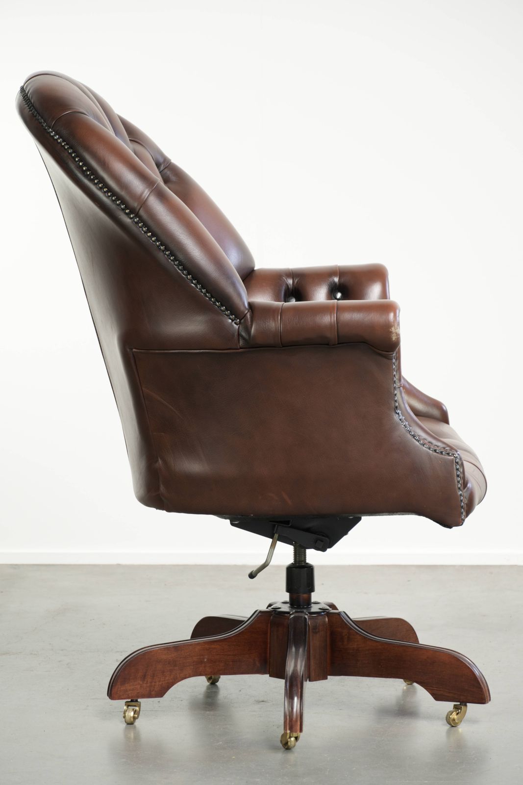 Brown Cowhide Chesterfield Office Chair In Luxurious English Style photo for sale