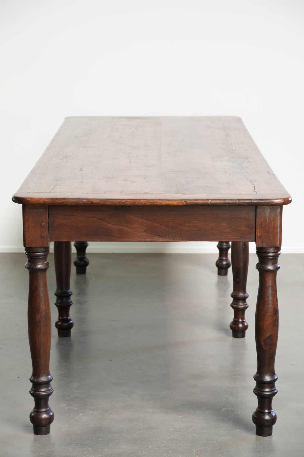 Uitzonderlijke Engelse XL-boerderij-eettafel in eikenhout, begin 19e eeuw, met een prachtige patina. photo for sale